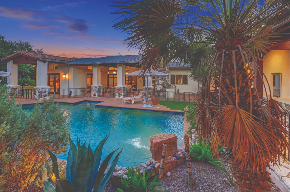 Luxury Pool